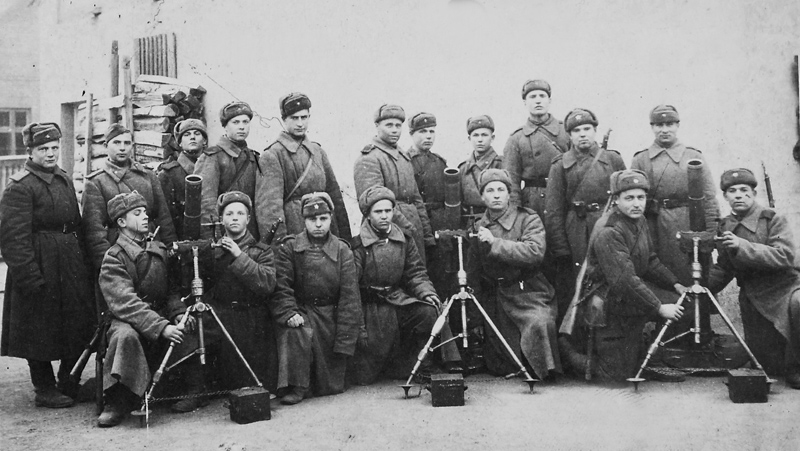 Миномётчики, Владимиров И.В. - крайний слева